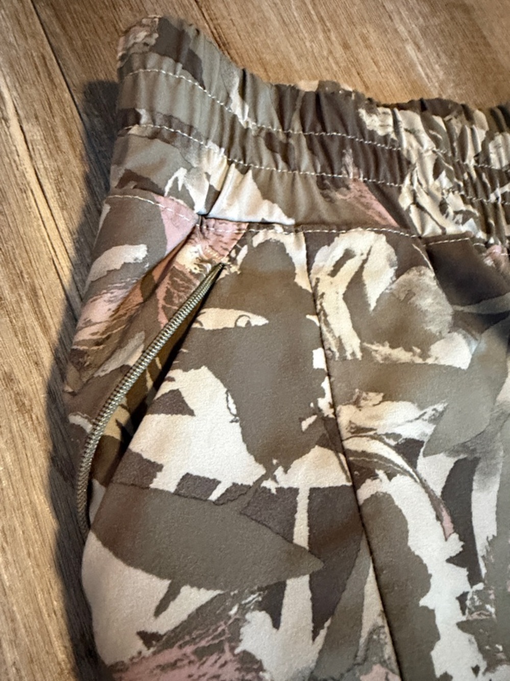 Columbia Women's Pleasant Creek Joggers, featuring a camouflage floral pattern - Picture 5 of 11